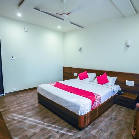 Hotel The Cult Hubli Bagian luar foto