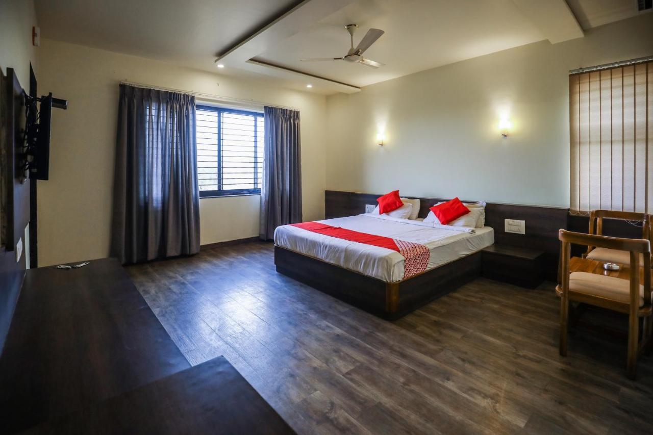 Hotel The Cult Hubli Bagian luar foto