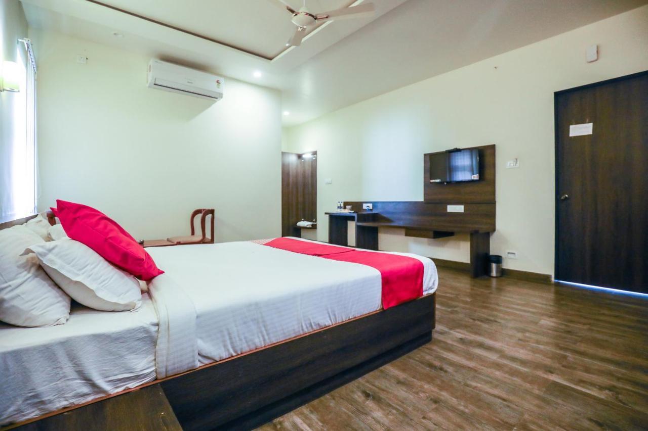 Hotel The Cult Hubli Bagian luar foto
