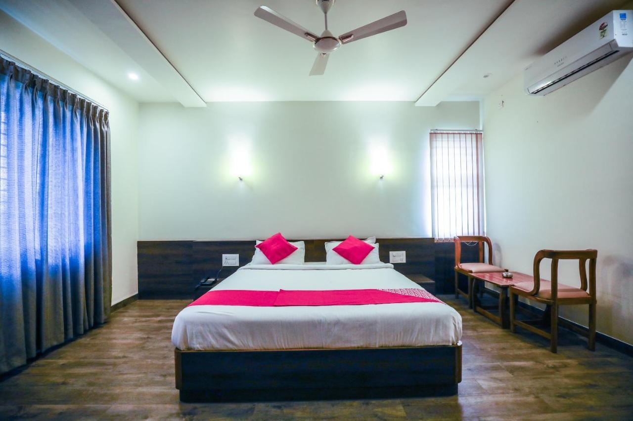 Hotel The Cult Hubli Bagian luar foto