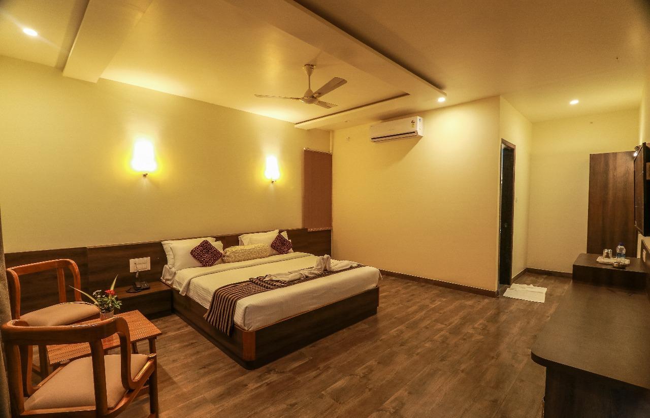 Hotel The Cult Hubli Bagian luar foto